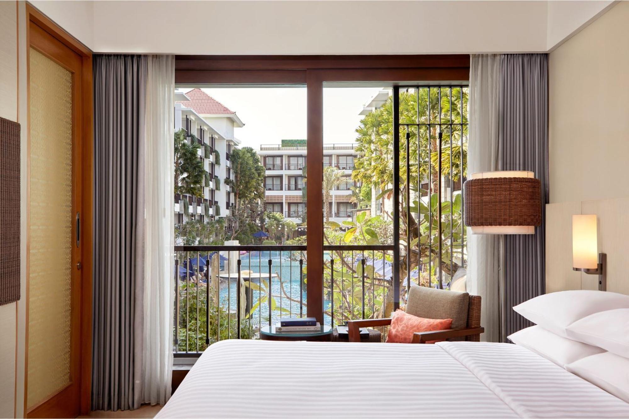 Courtyard By Marriott Bali Seminyak Resort Exterior photo